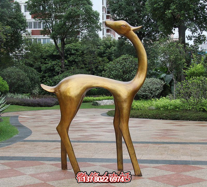 “不銹鋼梅花鹿雕塑，為公園增添藝術(shù)氣息”