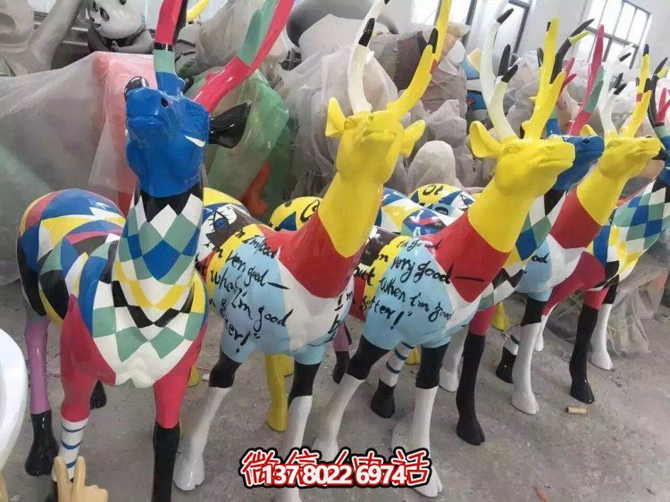彩繪玻璃鋼鹿雕塑，商場、兒童樂園風(fēng)格擺件