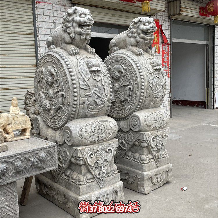 大個(gè)的石雕門(mén)墩抱鼓石，漢白玉仿古門(mén)墩
