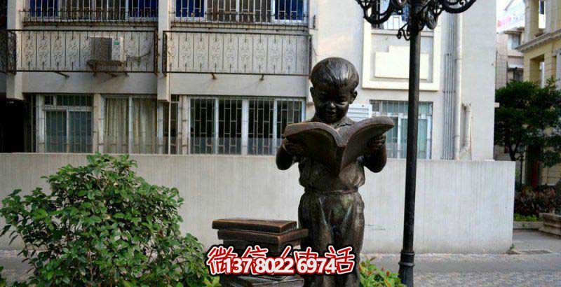 公園不銹鋼仿銅男孩看書(shū)雕塑 公園不銹鋼仿銅男孩看書(shū)雕塑