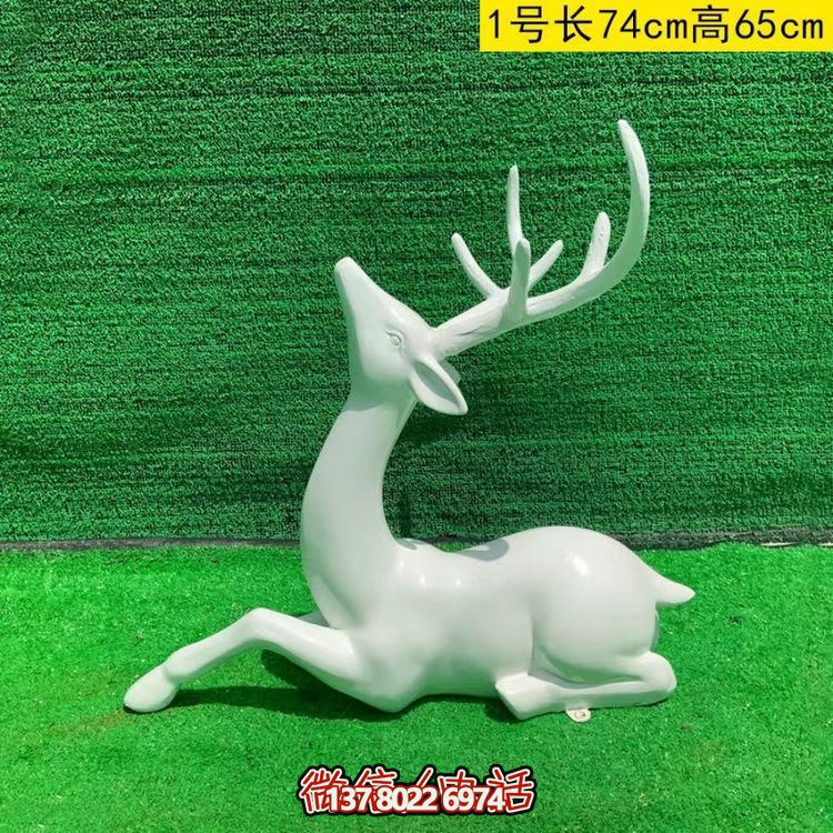 白色的梅花鹿，臥姿，仰頭，可上色